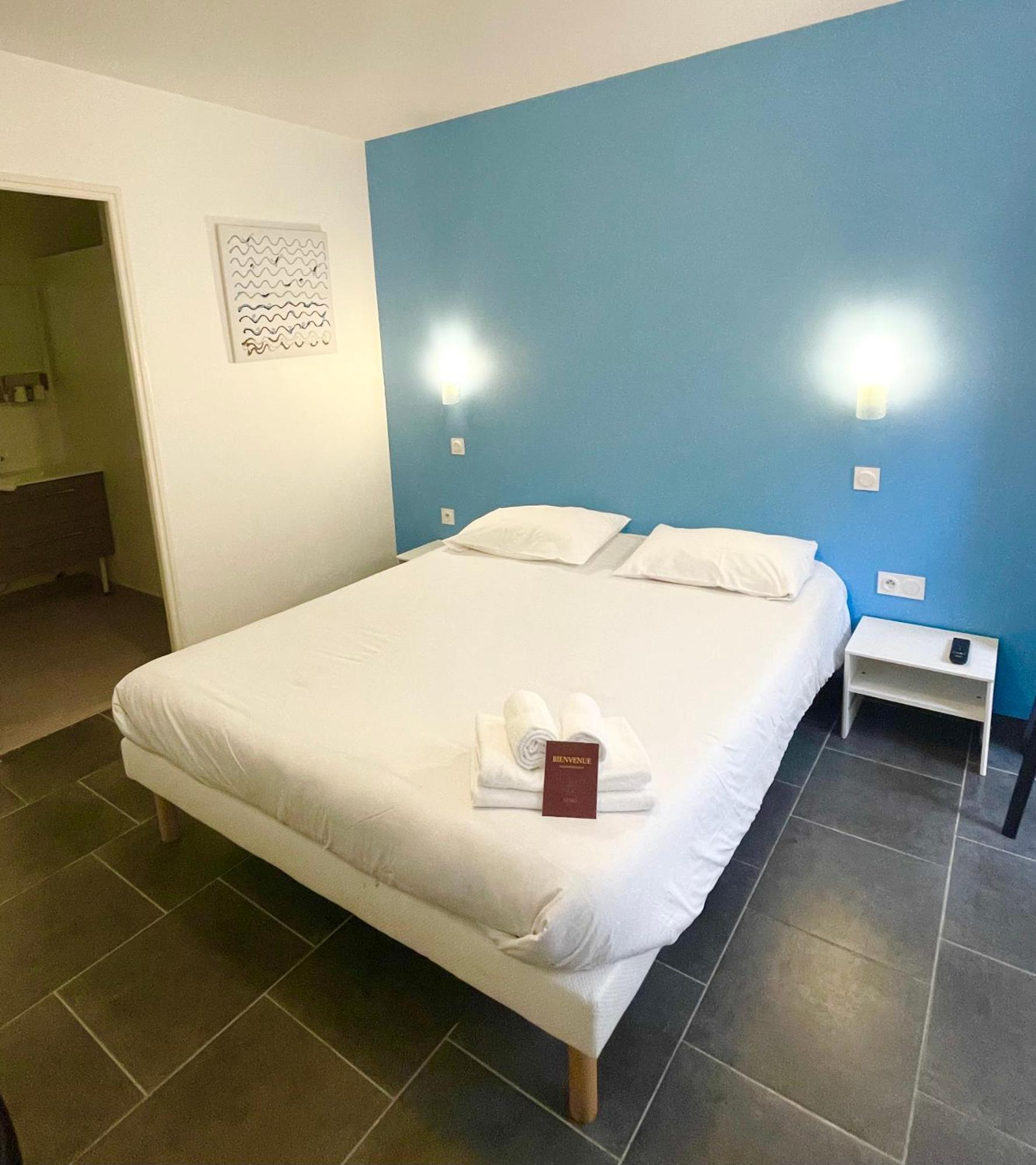 Hotel Némo - Aéroport De Pau 3*
